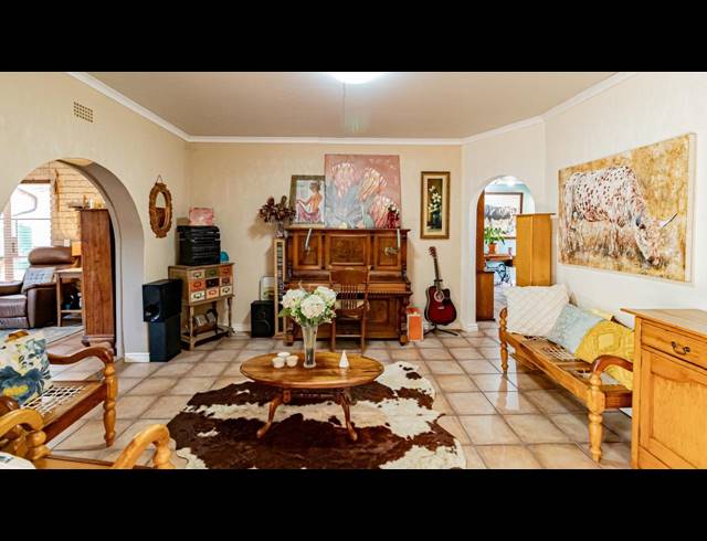 4 BEDROOM FREEHOLD FOR SALE IN BRACKENDOWNS